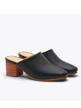 Nisolo All-Day Heeled Mule - Black Leather